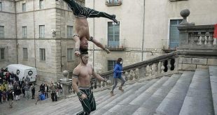 Acrobatic Vietnamese brothers set new Guinness World Record