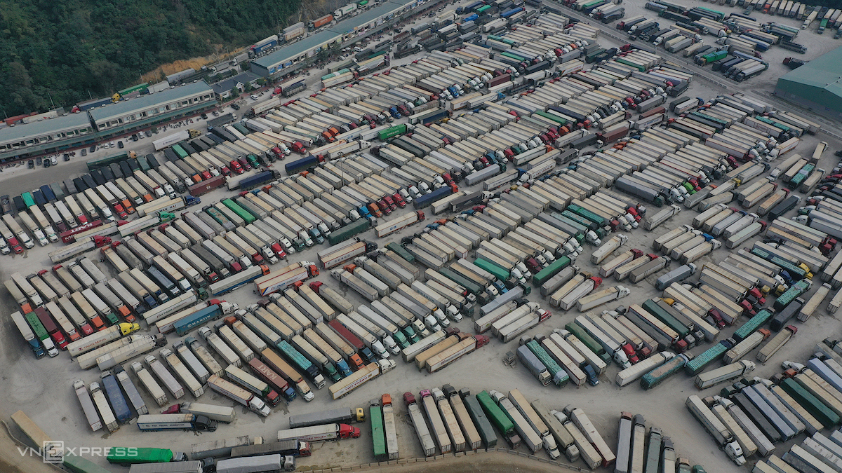 Container trucks are seen at the Vietnam-China border in Lang Son Province as drivers wait for clearance on December 16, 2021. Photo by VnExpress/Ngoc Thanh
