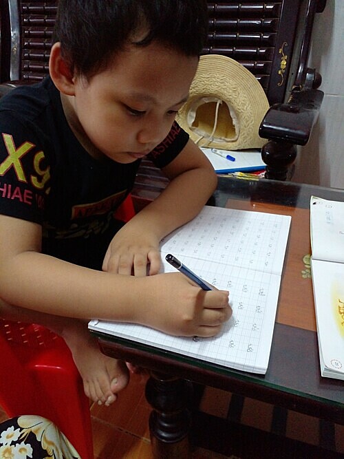 Tran Dang Huy studies at his grandmothers house in Dong Nai Province in December 2021. Photo acquired by VnExpress