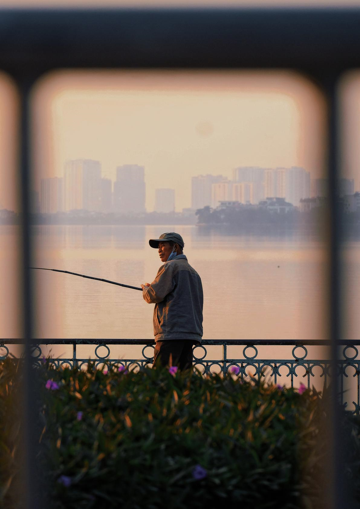 Fishing in the late afternoon capturing the tranquillity at the end of the day. Photo courtesy of Swinburne Vietnam