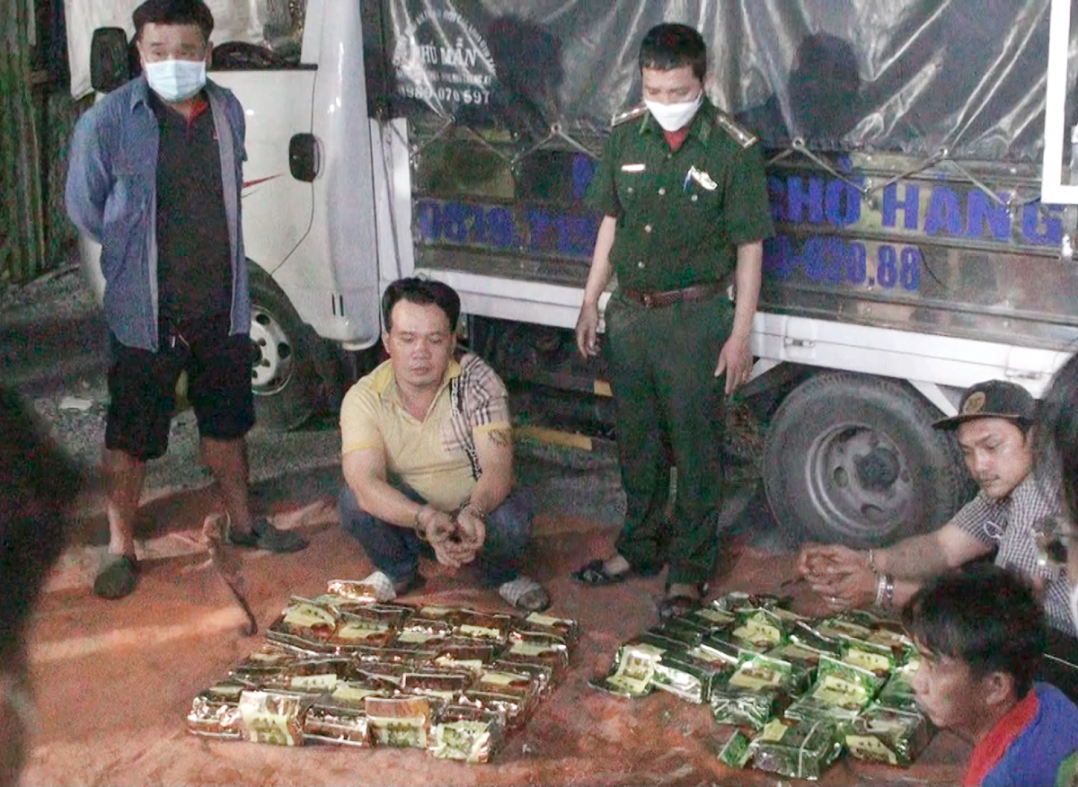 Suspects are detained along with the synthetic drugs seized from a truck entering HCMC from Cambodia, December 12, 2020. Photo by VnExpress/Nhat Vy