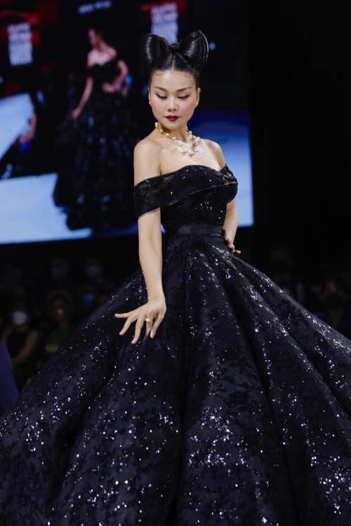 Model Thanh Hang walks the runway to showcase designer Adrian Anh Tuan’s new collection, Cham (Touching).  The collection marks the opening of the Vietnam International Fashion Week in Ho Chi Minh City on Dec. 21. Tuan is well known for women’s ready-to-wear designs which were introduced at multiple fashion shows at home and abroad.