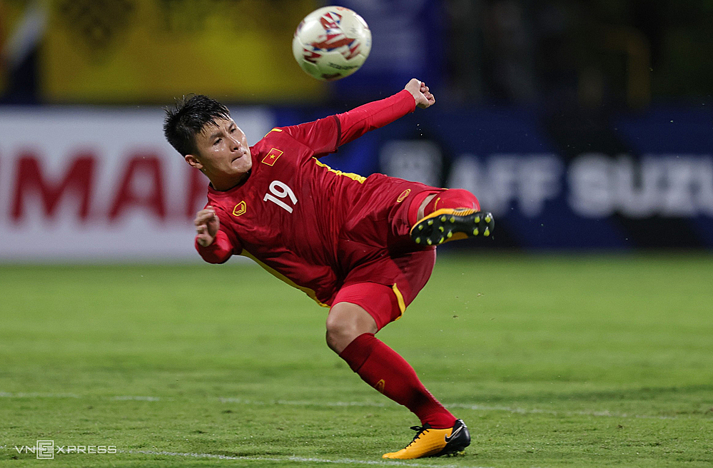 Nguyen Quang Hai volleys the ball in the AFF Cup game between Vietnam and Malaysia on December 13, 2021. Photo by Leo Shengwei