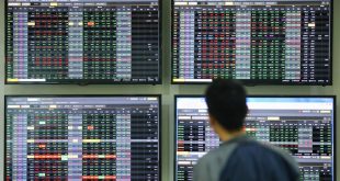 VN-Index moves up as trading value spikes