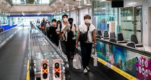 Thailand brings back mandatory quarantine for tourists on Omicron fears