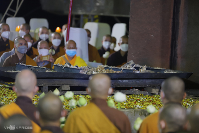 The relics of Zen Master Thich Nhat Hanh are taken out of the crematorium. Photo by VnExpress/ Vo Thanh