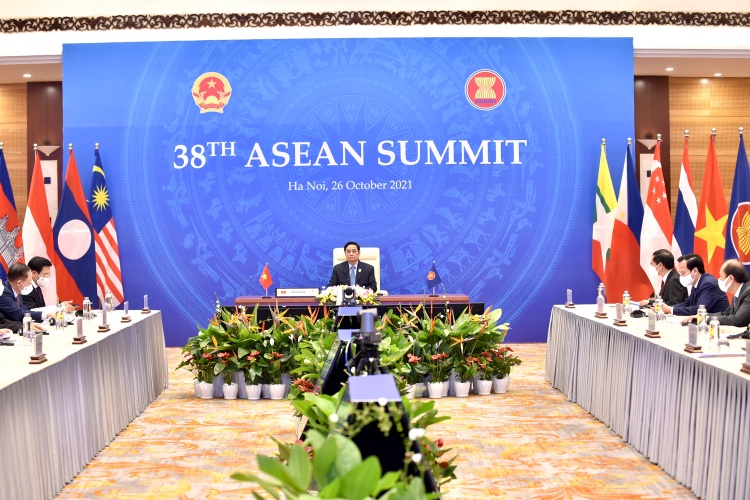 Vietnamese Prime Minister Pham Minh Chinh (C) attends the