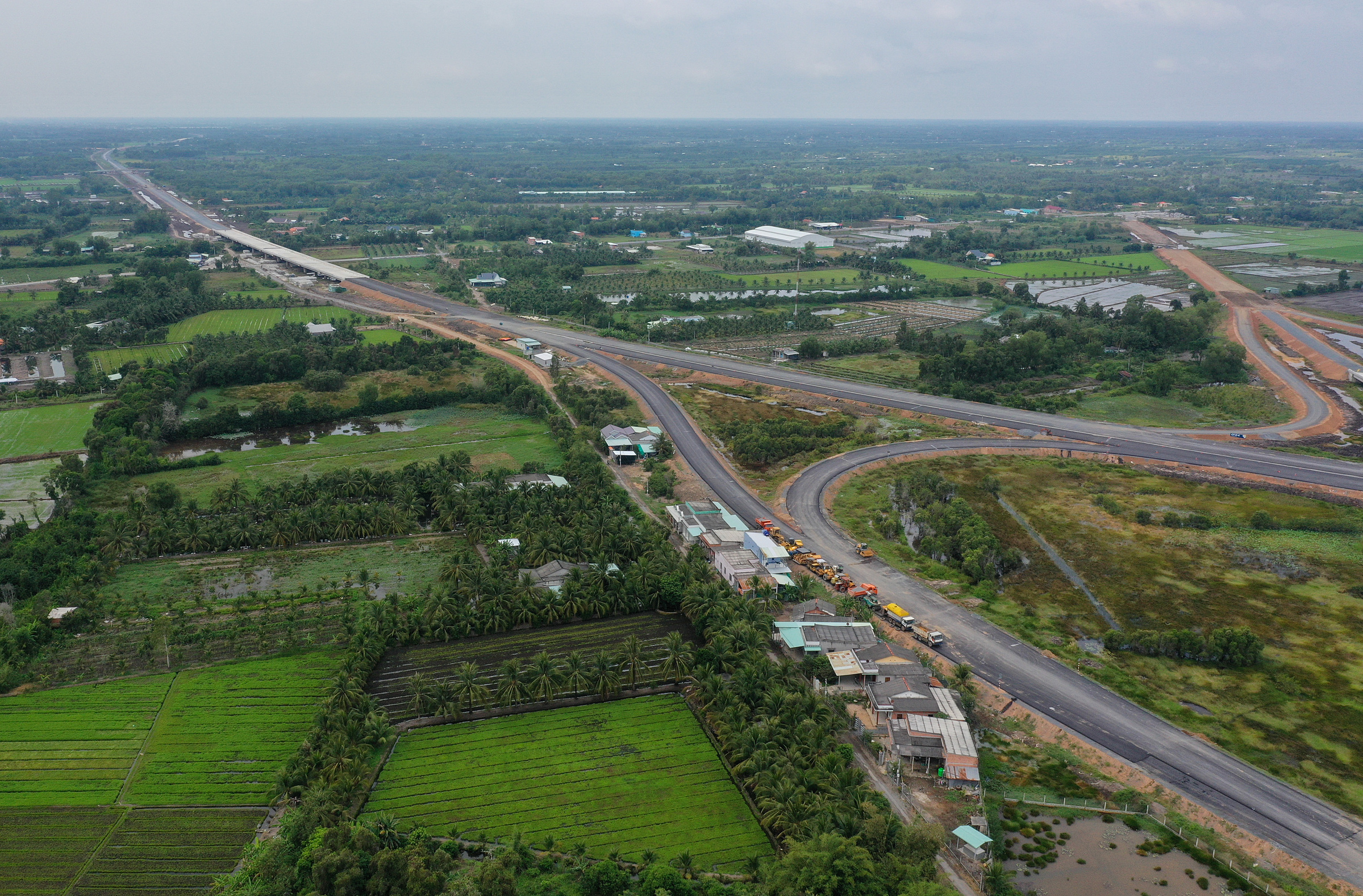 Trung Luong - My Thuan Expressway, the extension of the HCMC – Trung Luong route, is under construction in Tien Giang Province, January 2021. Photo by VnExpress/Quynh Tran