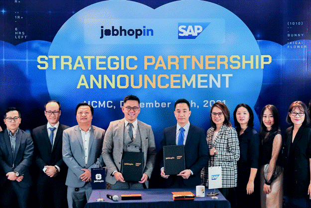 JobHopin’s and SAP’s representatives at their partnership announcement ceremony in December