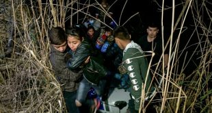 US reports nearly 2 mln migrant apprehensions at southern border in 2021