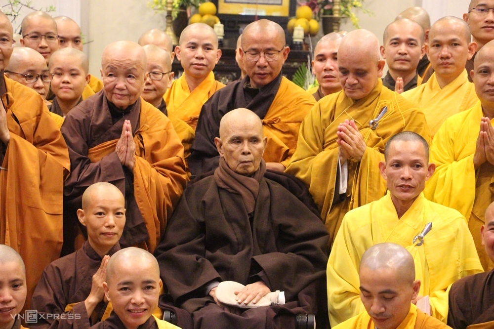 Zen Master Thich Nhat Hanh (C) with monks and nuns at Tu Hieu Pagoda in Hue, 2019. Photo by VnExpress/Vo Thanh