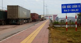 1,800 trucks stuck at China border despite trade resumption