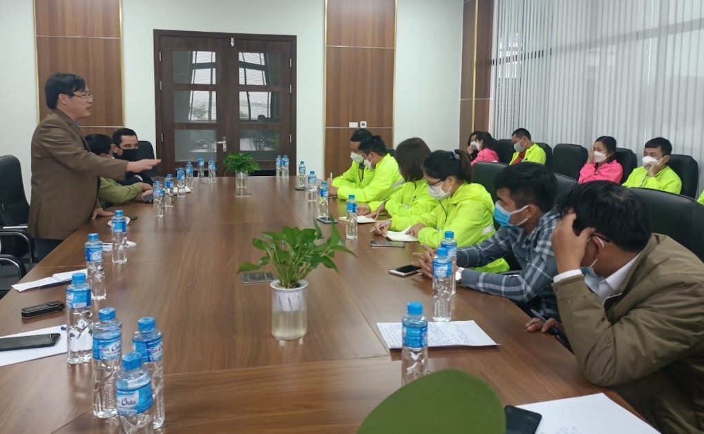 Authorities meet with leaders of Viet Glory in Nghe An February 8, 2020. Photo by VnExpress/ M Le