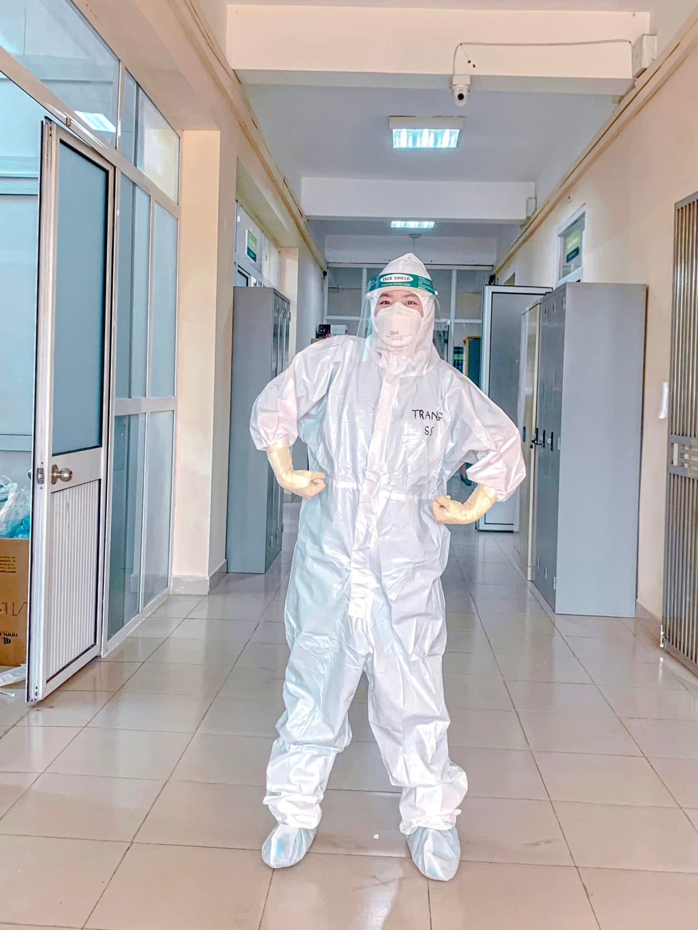 Paramedical staff Minh Trang wears her protective gear at the Hanoi Obstetrics and Gynecology Hospital, January 19, 2021. Photo courtesy of Trang