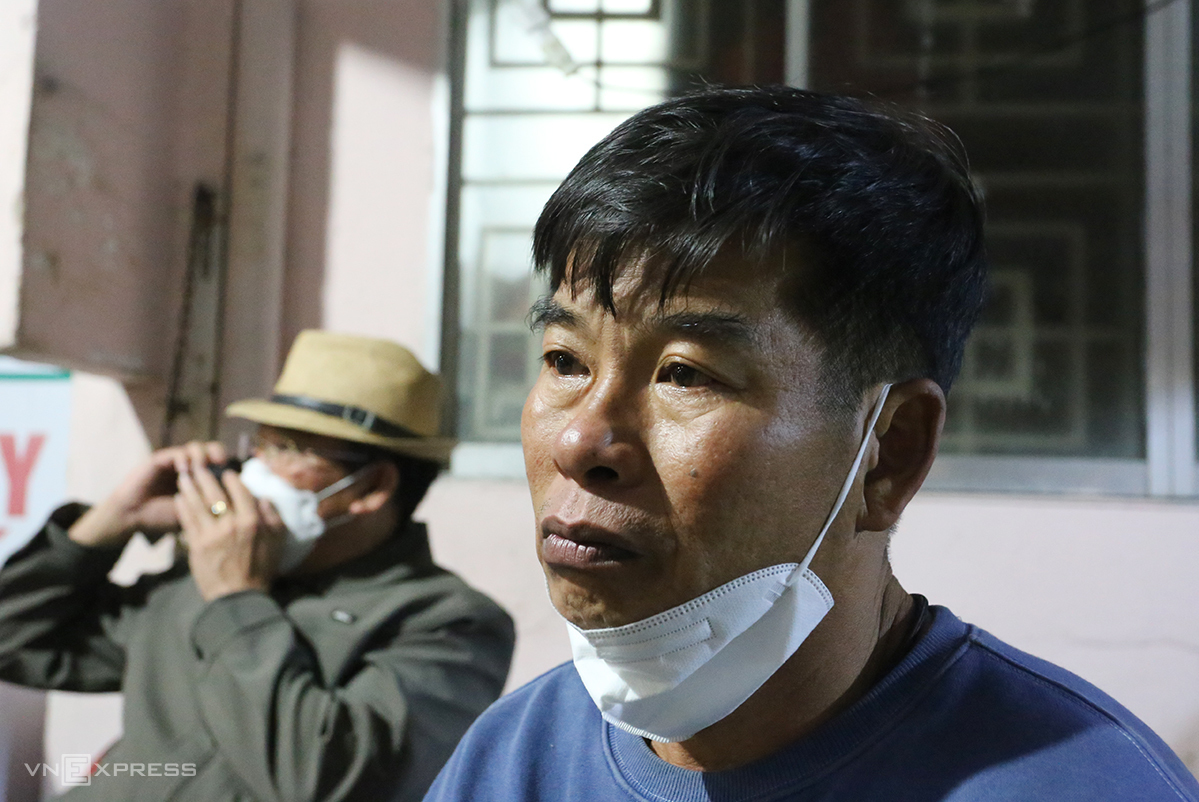 Nguyen Tan Hiep recalls a boat capsizing incident that killed his wife and 12 other people in Hoi An, February 26, 2022. Photo by VnExpress/Dac Thanh