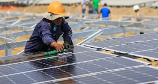 Vietnam continues to cut down on solar power: Deputy PM