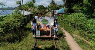 Trolley school helps Philippine children keep studies on track