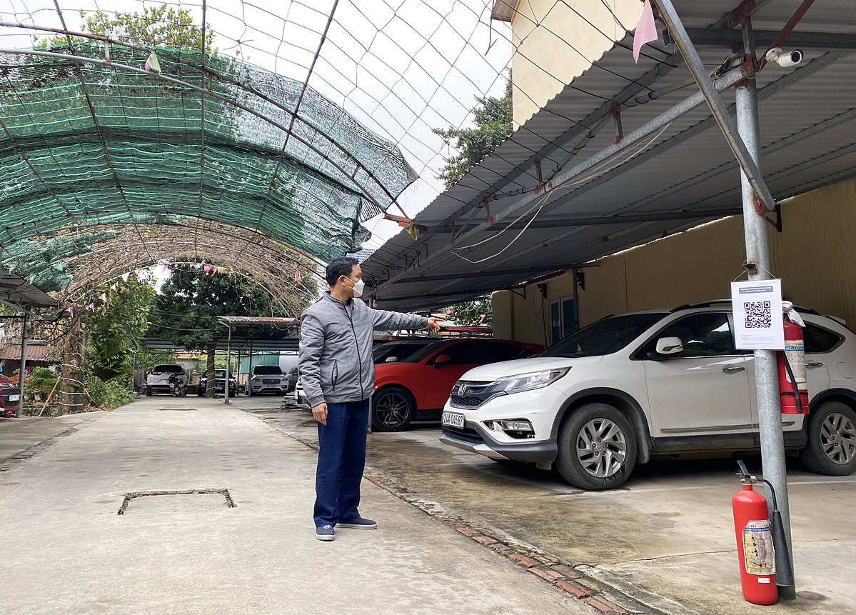 Nguyen Van Thanh at his parking lot in Tan Trai Village, Soc Son District on February 2, 2022. Photo by VnExpress/Quynh Nguyen