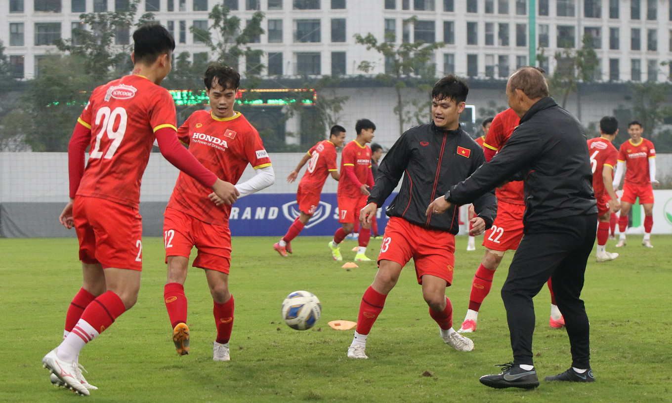 Vietnam national players practice in Hanoi, December 30, 2021. Photo by the Vietnam Football Federation