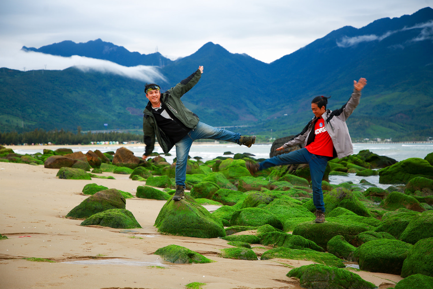 Thanh Tuan (R) and a friend pose at the Nam O Reef in Da Nang. Photo obtained by VnExpress