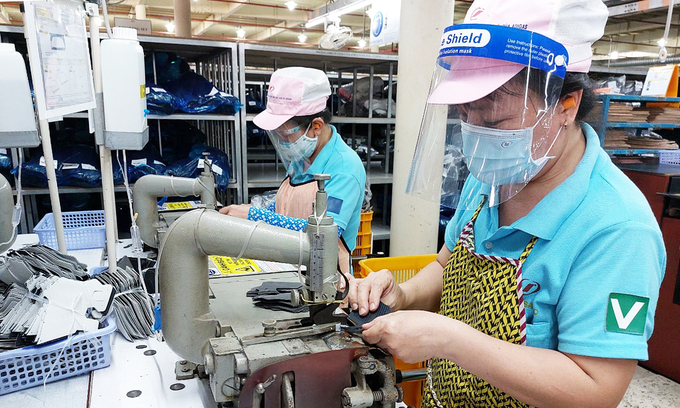 Workers seen in Samho Vietnams factory in Cu Chi District, Ho Chi Minh City. Photo by VnExpress/An Phuong