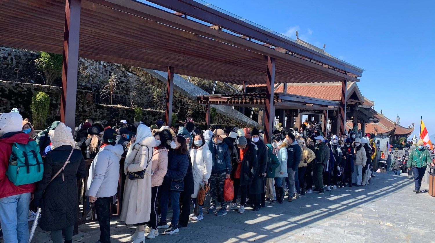 People wait in line to buy tickets for a train ride up mount Fansipan in Sa Pa, February 4, 2022. Photo by VnExpress/Trung Hieu