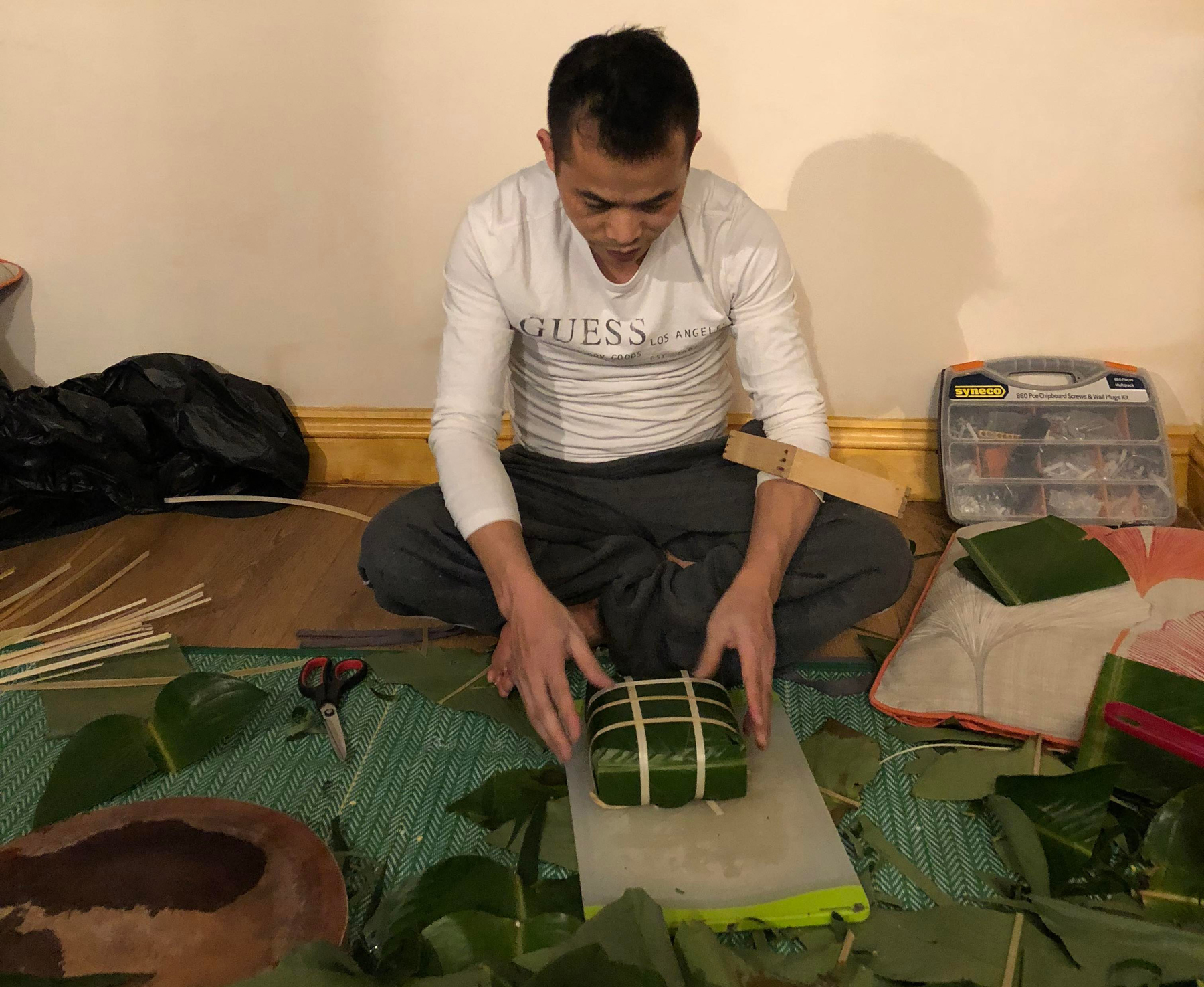 Vinh Le prepares the Tet sticky rice cakes banh chung at his home in the U.K. Photo courtesy of Vinh Le