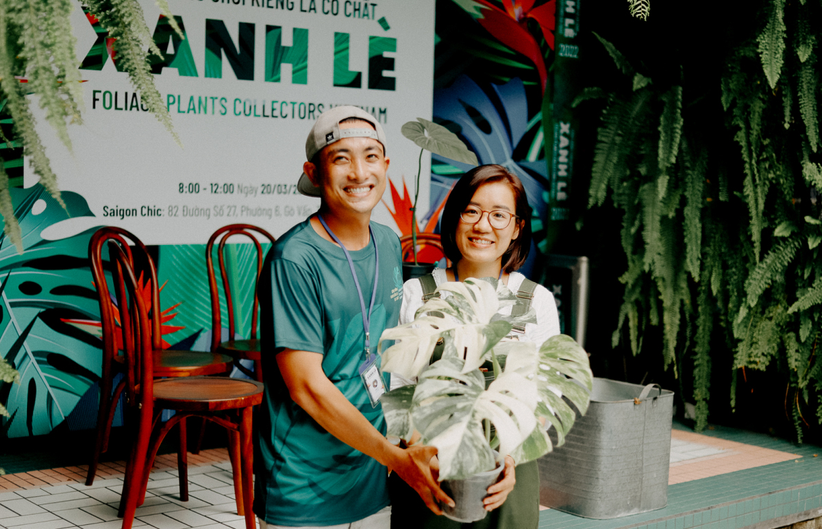 Not only can admire the rare species of ornamental leaves, but the hobbyists also exchange and exchange experiences in taking care of ornamental species. The event also auctioned trees to donate to cancer centers.