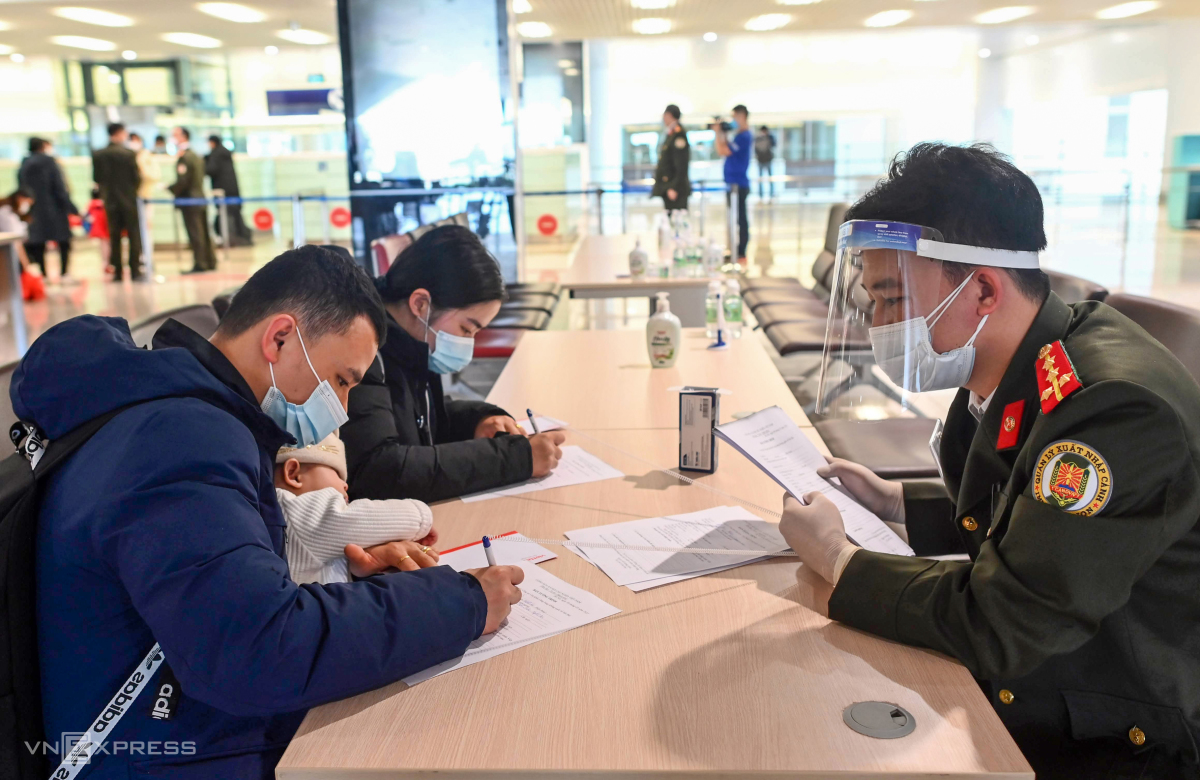 Some people who lost their documents were guided by competent forces to carry out immigration procedures.