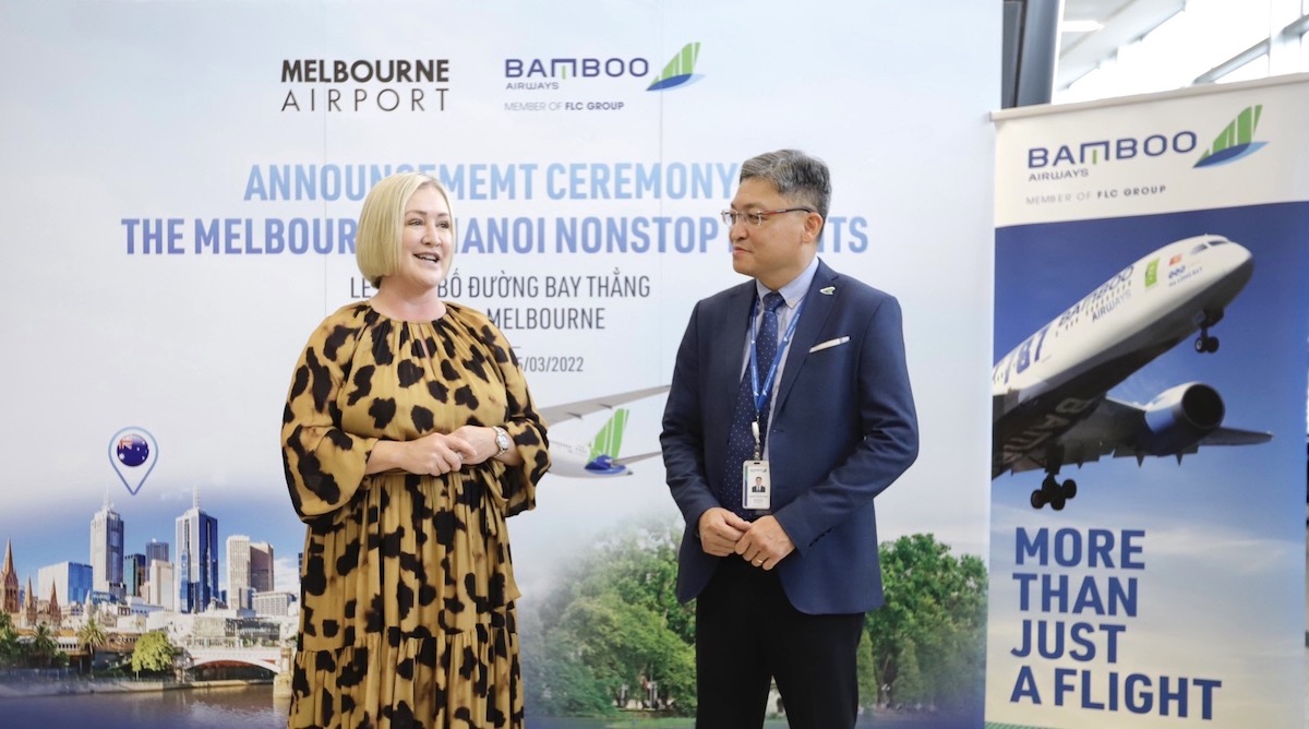 Photo 1: Melbourne Airport Chief of Aviation Lorie Argus and Bamboo Airways’ Deputy General Director Truong Phuong Thanh at the Annoucement Ceremony