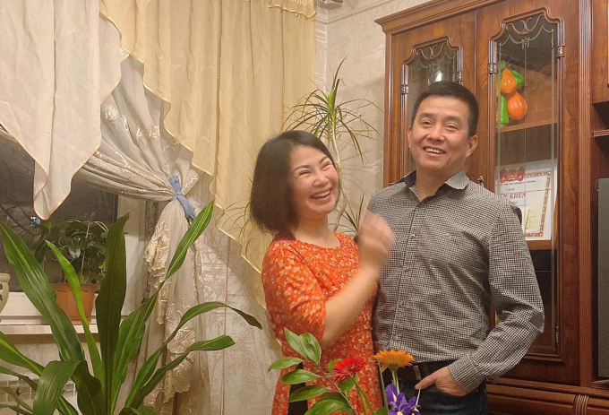 Nguyen Thi Hong and her husband celebrate 2022 Lunar New Year in their apartment in Kharkiv, Ukraine. Photo courtesy of Hong
