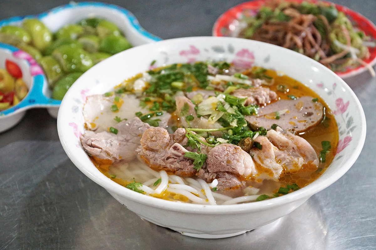 A bowl of Hue-style beef noodle soup served at a stall in Hue. Photo by VnExpress/Ngoc Tran