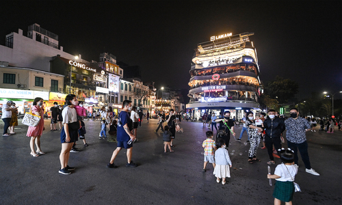 Hanoians flock to pedestrian streets as restrictions go
