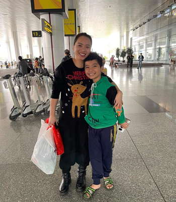 Hoa and her son reunite in Noi Bai Airport, Hanoi, on March 19, 2022. Photo courtesy of Hoa.