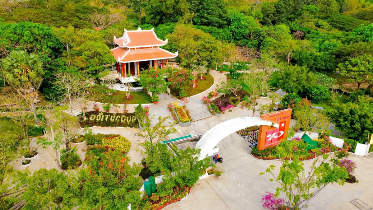 An aerial glimpse of Tuc Dup Hill. Photo by Lan Anh