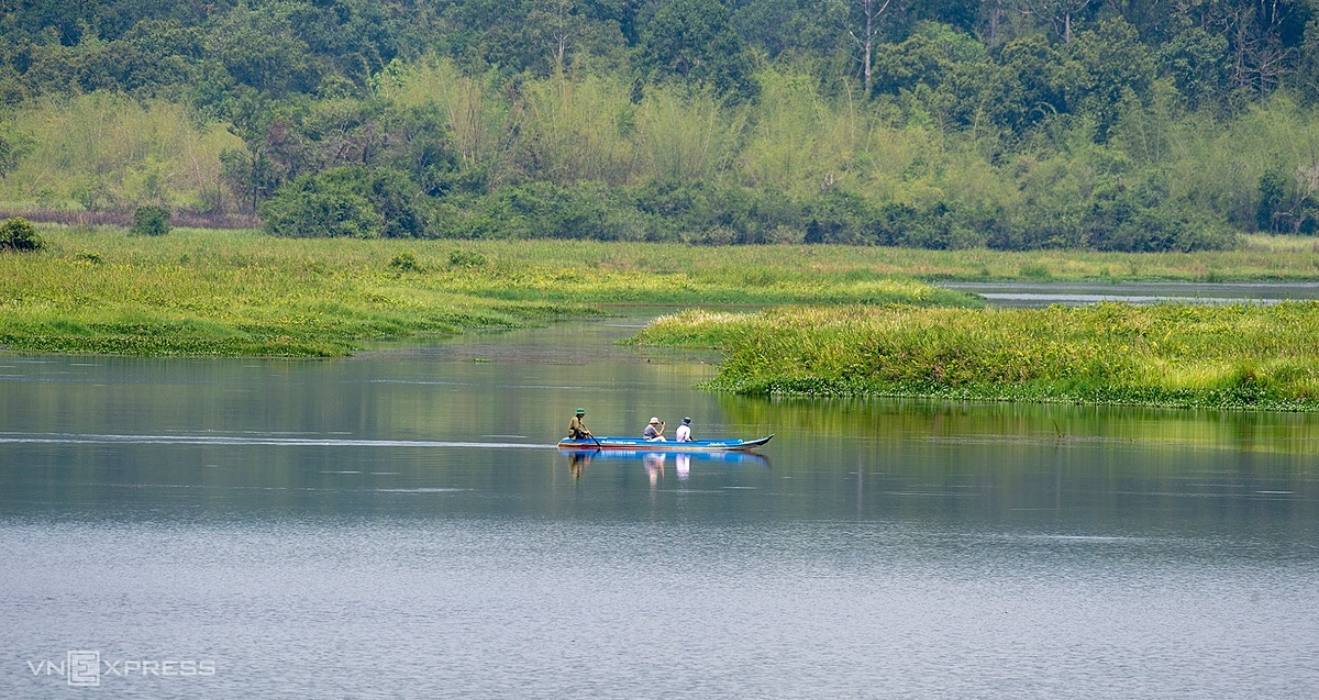 A boatman carries tourists around Bau Sau biosphere reserve inside Cat Tien National Park. Photo by Andy Nguyen