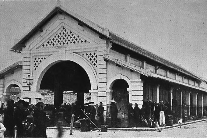 A corner of Go Vap Market at the end of the 19th century was introduced in the photo book Nam Ky Va Cu Dan: Cac Tinh Mien Dong (La Cochinchine et Ses Habitants: Provinces de lOuest or Cochinchina and Its Inhabitants: Eastern Provinces) by J.C. Baurac - a French colonial doctor who came to Vietnam in the 19th century.Formed in 1897, Go Vap Market is one of the four oldest markets in the old Saigon - Gia Dinh (a former province of South Vietnam that encircles Saigon). According to the historical document, the market earns its name for locating on a hilly slope covered with trees.The work is part of Bauracs two-book series, divided into two parts - the East and the South West, released domestically in mid-March. Photos in the book were taken by Baurac or collected from other photographers.