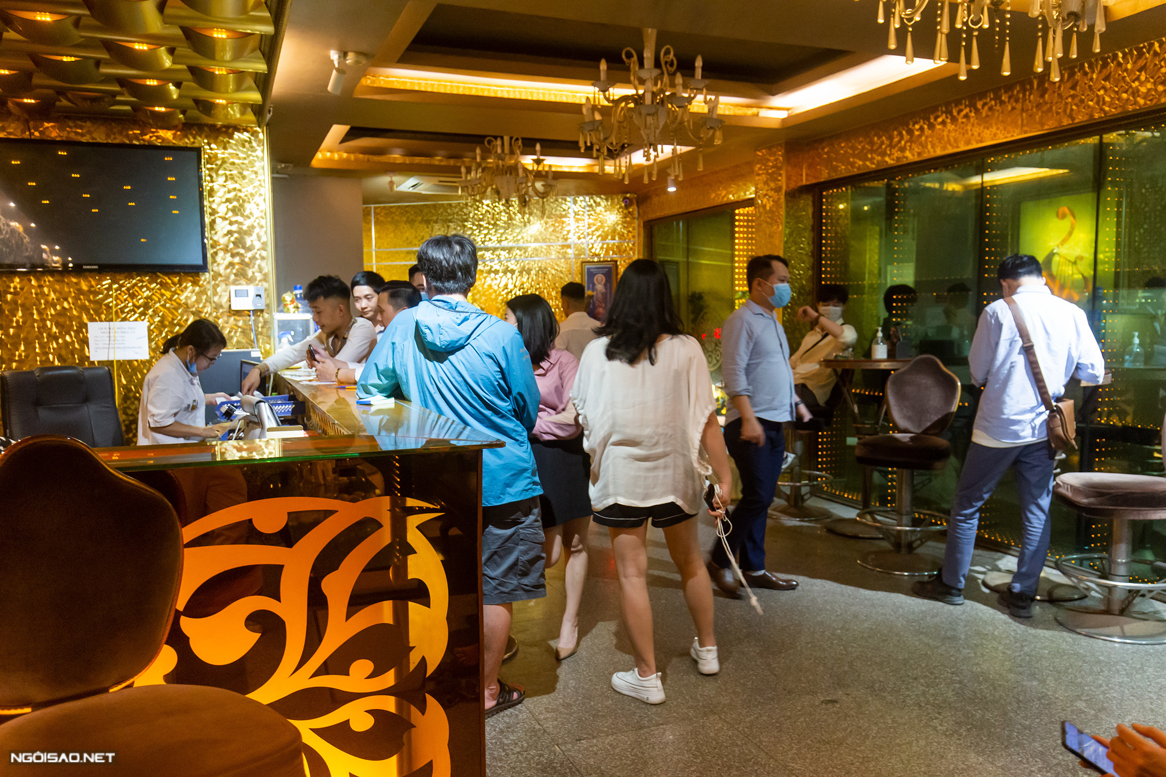 The bustling atmosphere had returned to Hanoi karaoke parlors with many were operating at full capacity on the first day of reopening. The city has allowed karaoke, massage parlors, bars and internet cafes to reopen starting Friday after a year of Covid outbreak related restrictions.