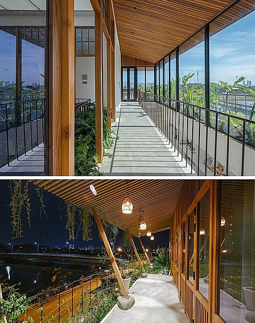 The balcony with a river view can be a place for homeowners to gather and hold a party.