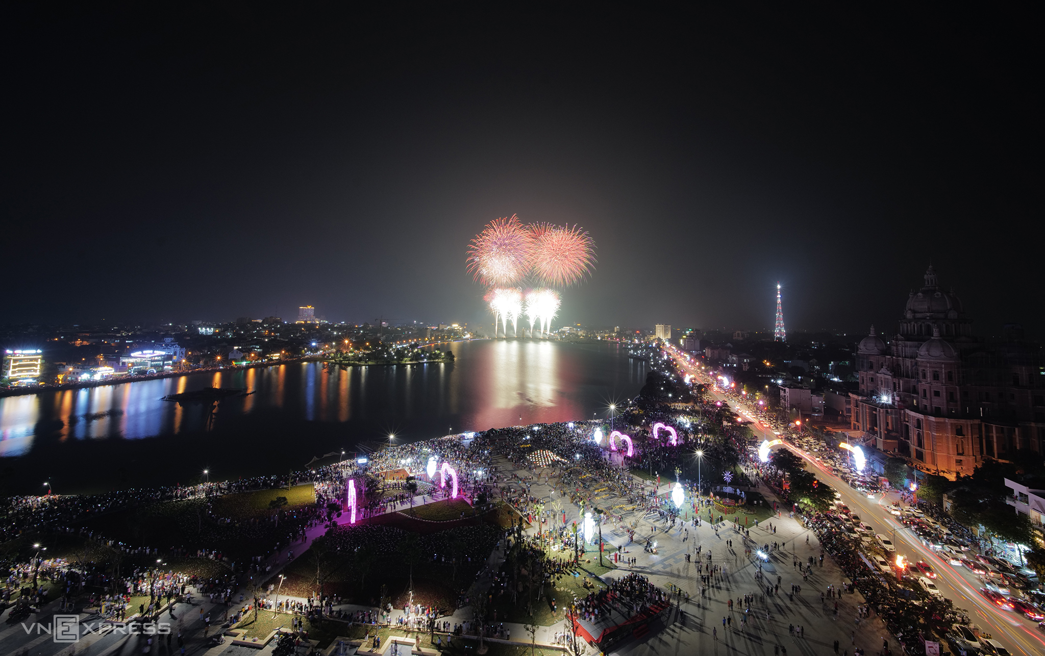 On Saturday night, thousands gathered at the lakeside Van Lang Park in Viet Tri Town, more than 12km from the temple, to enjoy fireworks that lit up the skies.