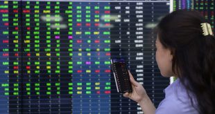 VN-Index dips as trading value hits nine-week low