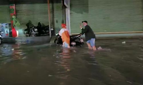 Quốc lộ 1 qua Đồng Nai biến thành sông sau mưa