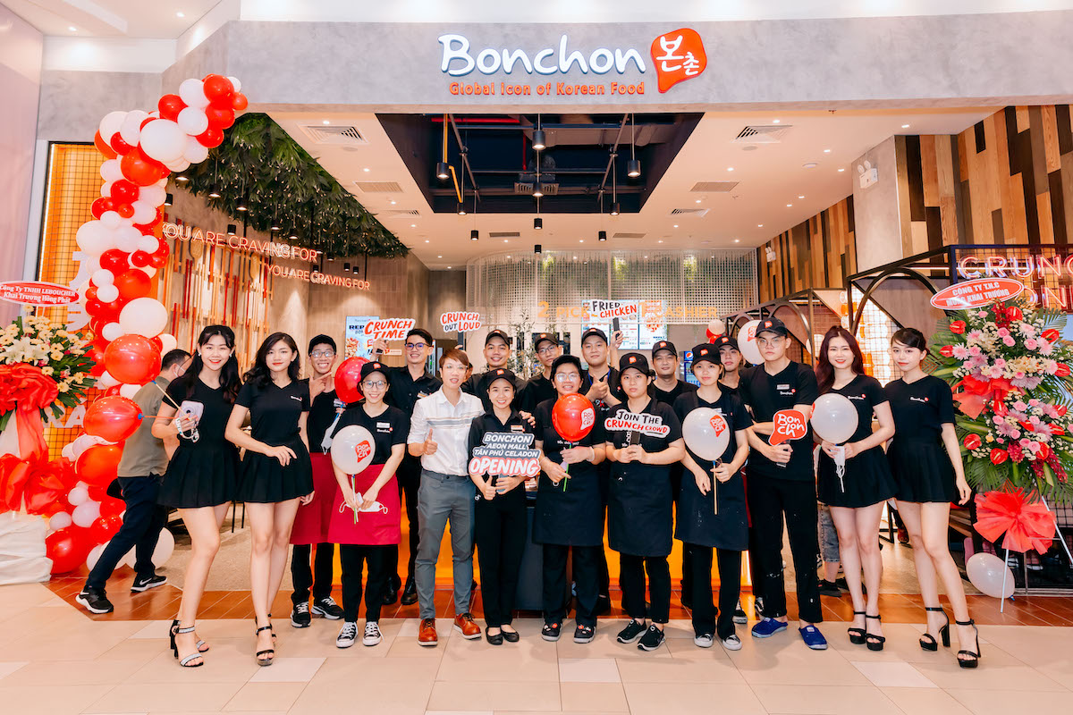 Staff of Bonchon Aeon Mall Tan Phu Celadon in Grand Opening event