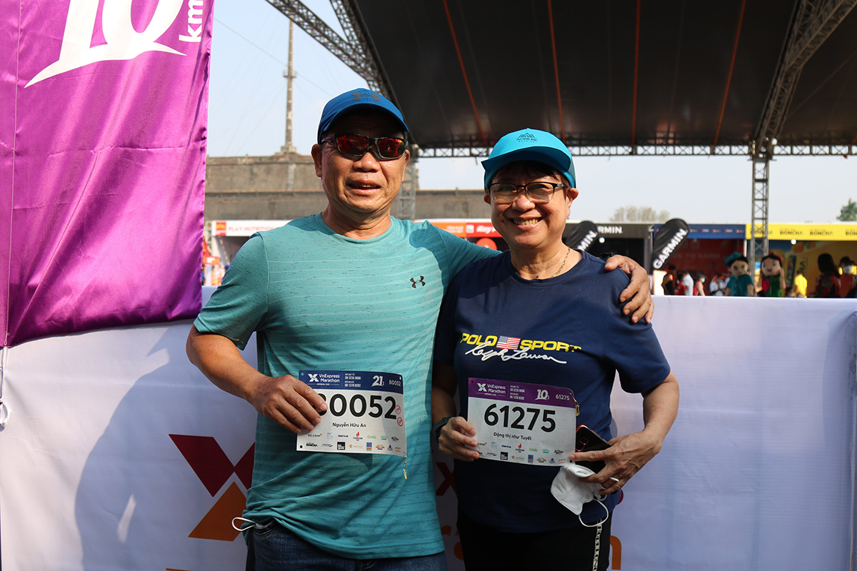Nguyen Huu An and wife at the 2022 VnExpress Marathon Imperial Hue. Photo by VnExpress/Tien Hoa
