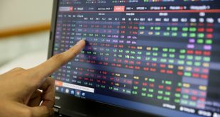 VN-Index ends gaining streak with falling trading value