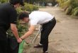 Fencer, volunteers collects rubbish in Mỹ Đình Gymnasium