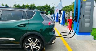 VinFast begins to install electric car chargers at gas stations