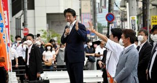 Analysis: The 2.5 seconds that sealed Shinzo Abe's fatal security lapses