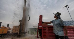 Chinese drillers work 15-hour days building wells in drought-hit Jiangxi