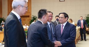 PM calls on foreign firms to keep faith in Vietnam's investment environment